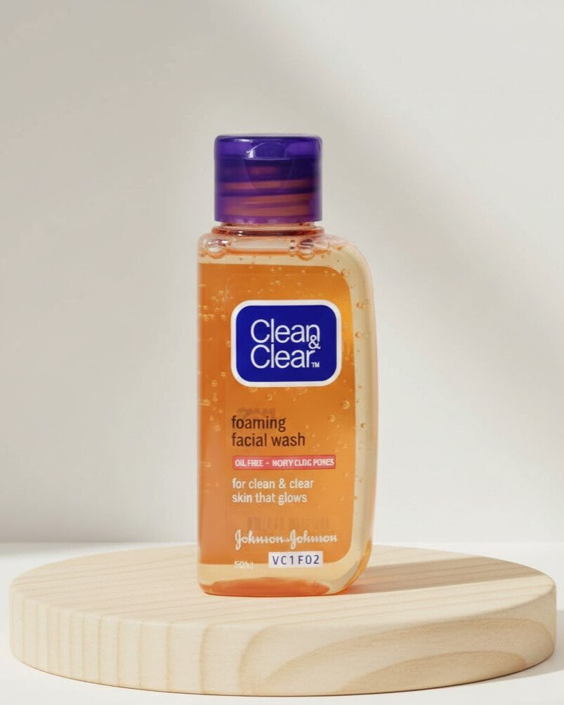 Clean & Clear Foaming Face Wash | Oil-Free & Pimple-Causing Germs Removal | 50ml