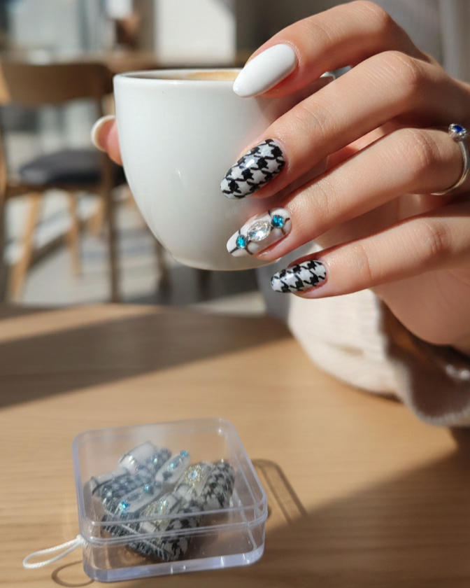 Luxury Designer Wearable Artificial Nails - Checkerboard & Gemstone Style